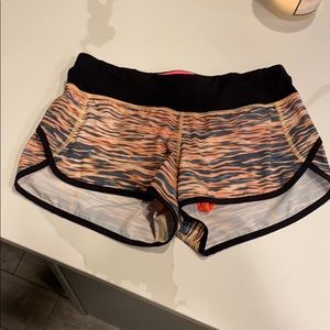 Lululemon Speed up short 2.5"